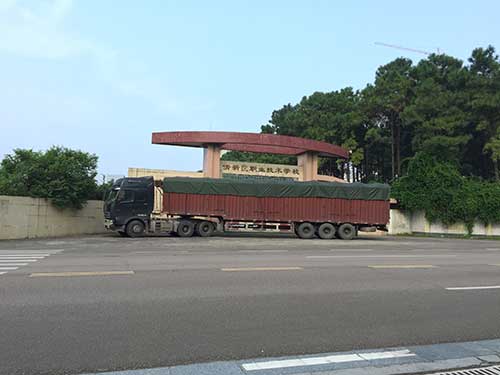  欣方圳仿大理石垃圾桶廠家為清遠(yuǎn)高校送貨上門。