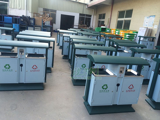 涪陵區(qū)采購欣方圳鋼制戶外垃圾桶 投入到24個(gè)鄉(xiāng)鎮(zhèn)使用