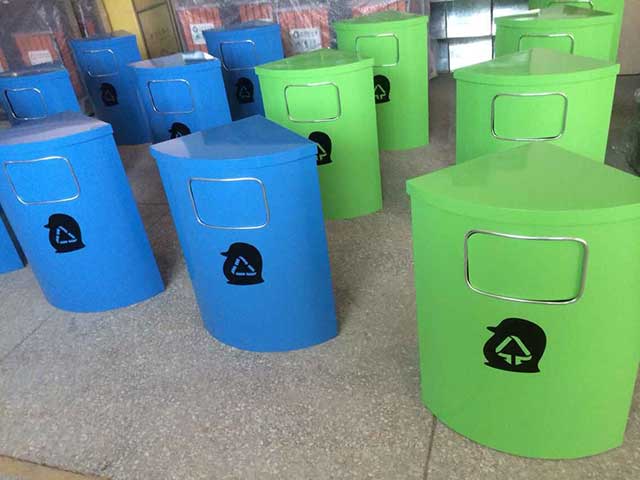 鋼制室內(nèi)單桶垃圾桶工廠(chǎng)生產(chǎn)圖