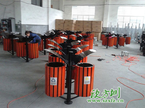 美化公園環(huán)境，就選河源鋼木垃圾桶